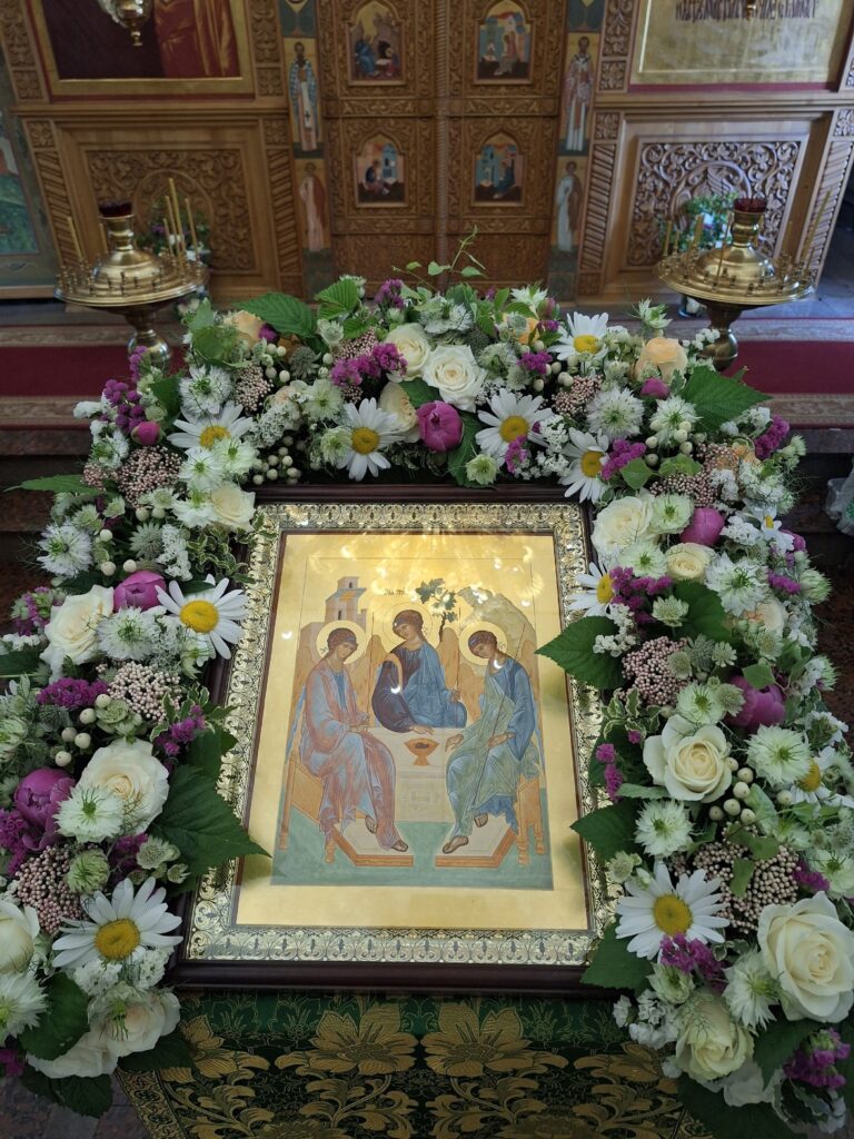 Освящение иконы Пресвятой Троицы