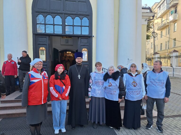 Встреча мощей святителя Тихона в Троицком кафедральном соборе